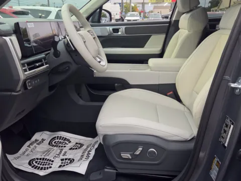 More photos of 2027 Hyundai Santa Fe SEL at Hyundai Warner Robins, GA