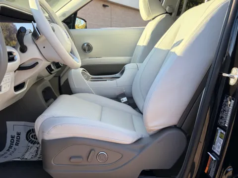 More photos of 2027 Hyundai Palisade Hybrid Blue SEL Premium at Hyundai Warner Robins, GA