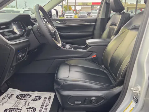 More photos of 2024 Jeep Grand Cherokee 4xe at Hyundai Warner Robins, GA