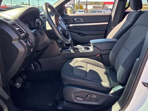 More photos of 2018 Ford Explorer XLT at Hyundai Warner Robins, GA