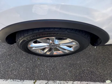 More photos of 2018 Ford Explorer XLT at Hyundai Warner Robins, GA