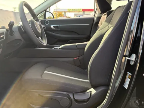 More photos of 2027 Hyundai Sonata Hybrid Blue at Hyundai Warner Robins, GA