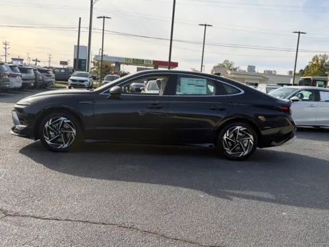 More photos of 2027 Hyundai Sonata Hybrid Blue at Hyundai Warner Robins, GA