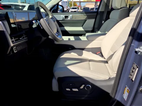 More photos of 2027 Hyundai Santa Fe Hybrid Calligraphy at Hyundai Warner Robins, GA