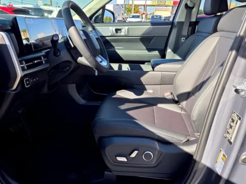 More photos of 2027 Hyundai Santa Fe Hybrid SEL at Hyundai Warner Robins, GA
