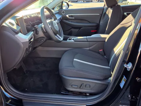 More photos of 2027 Hyundai Sonata SEL Sport at Hyundai Warner Robins, GA
