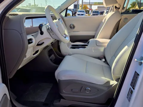 More photos of 2027 Hyundai Palisade SEL at Hyundai Warner Robins, GA