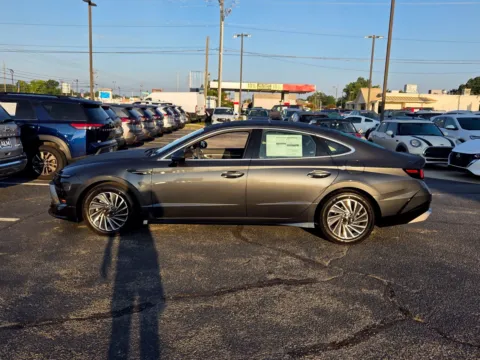 More photos of 2026 Hyundai Sonata Hybrid SEL at Hyundai Warner Robins, GA