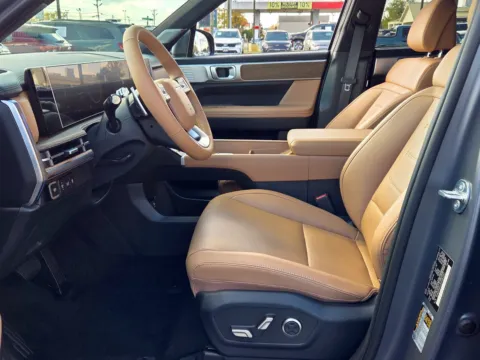 More photos of 2027 Hyundai Santa Fe Limited at Hyundai Warner Robins, GA