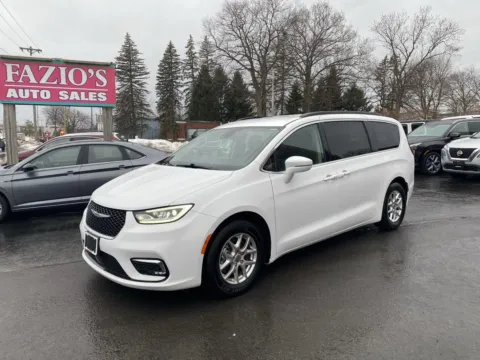 White 2022 Chrysler Pacifica Touring L for sale in Rome, NY