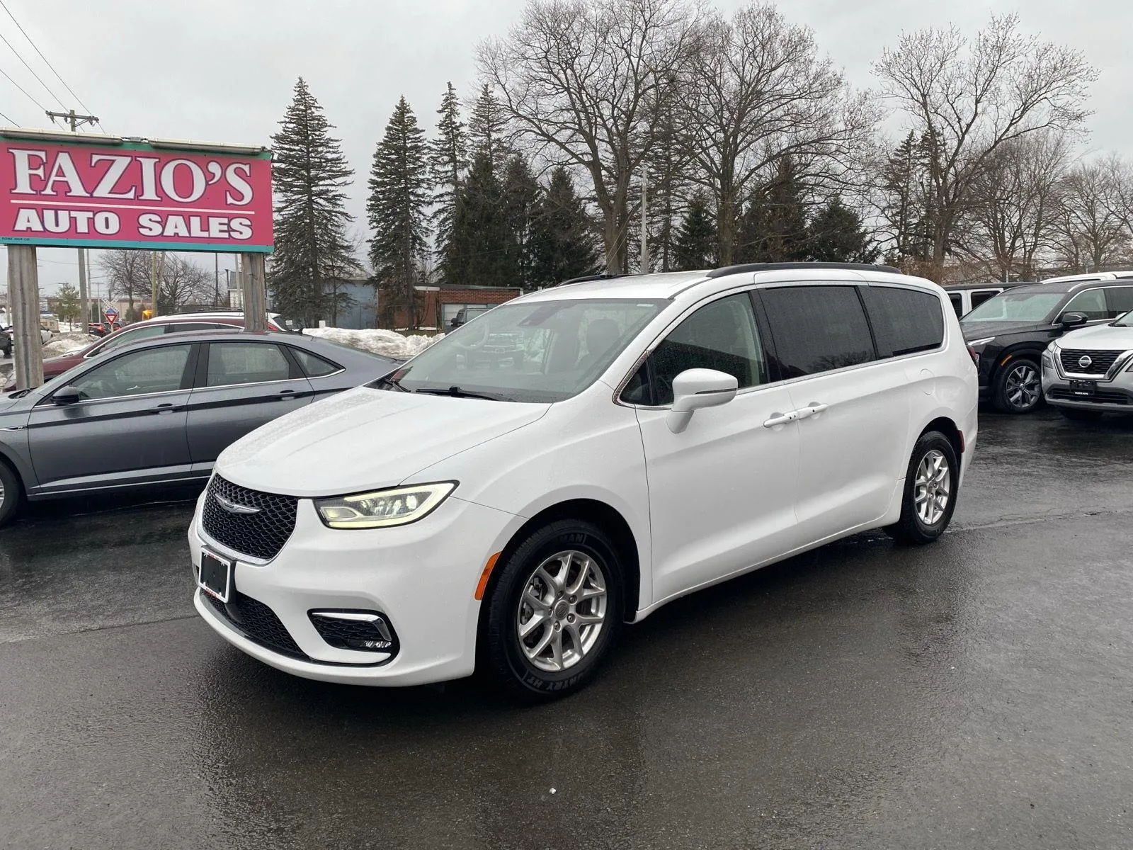 White 2022 Chrysler Pacifica Touring L for sale in Rome, NY