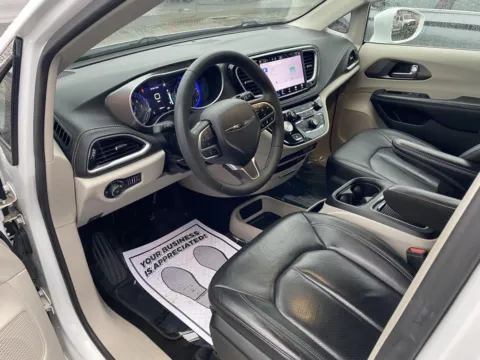 More photos of 2022 Chrysler Pacifica Touring L at Fazio's Auto Sales, NY