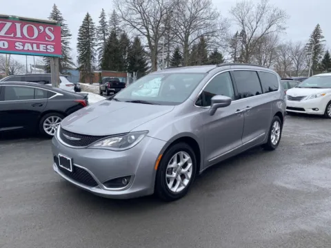 Silver 2017 Chrysler Pacifica Touring-L for sale in Rome, NY