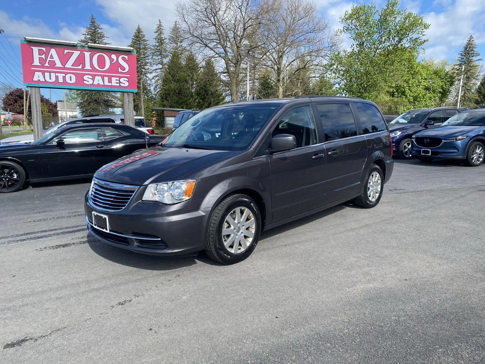2016 Chrysler Town & Country LX's photo