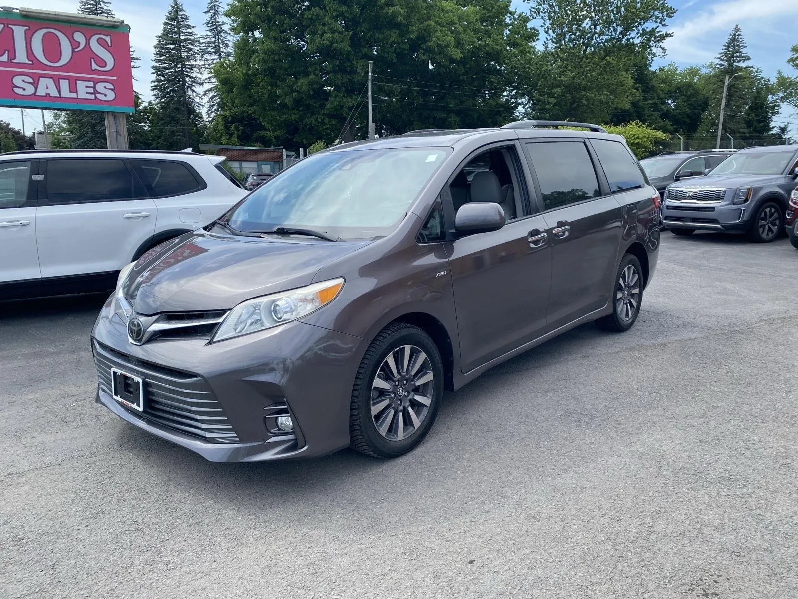Gray 2018 Toyota Sienna XLE for sale in Rome, NY