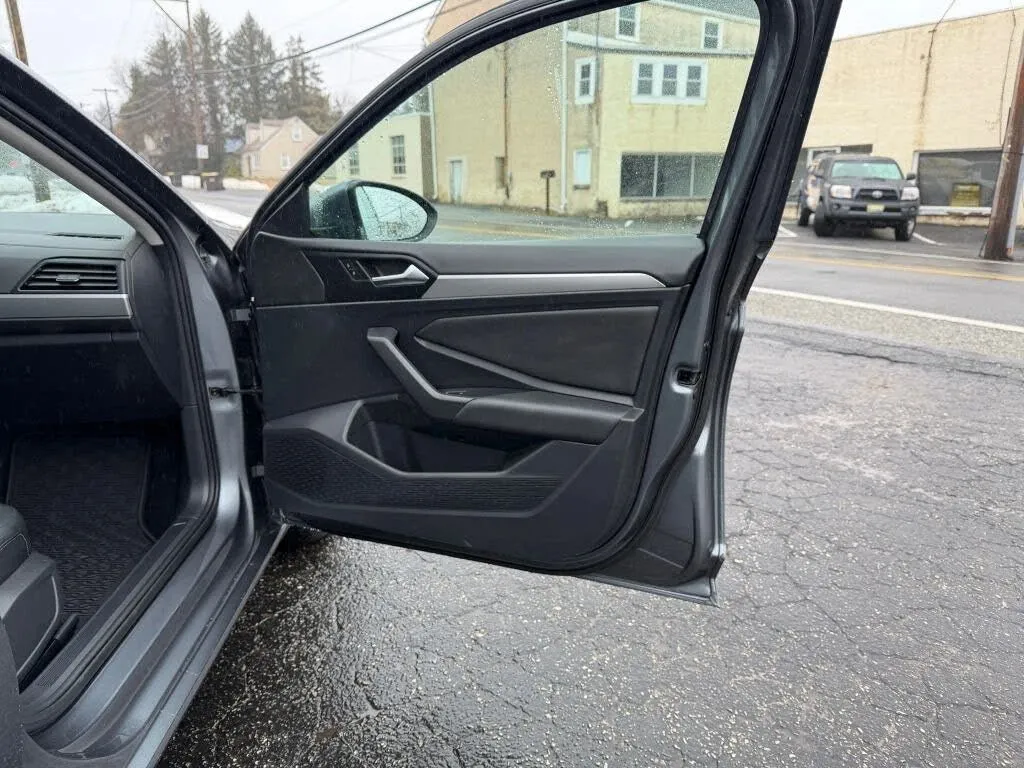 2019 Volkswagen Jetta SE - Photo 41