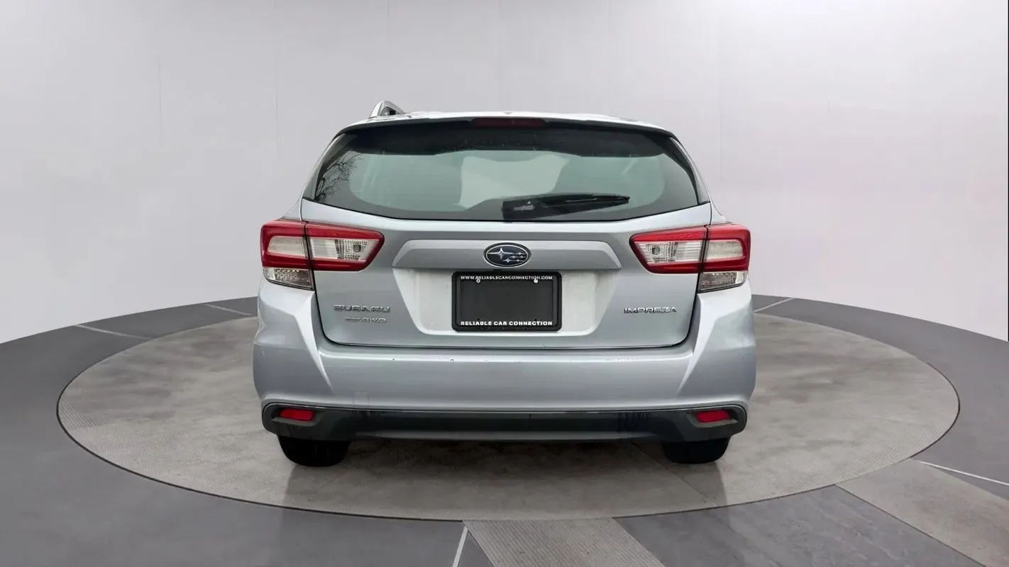 2019 Subaru Impreza Premium - Photo 7