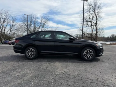 More photos of 2020 Volkswagen Jetta 1.4T SE at Reliable Car Connection, PA
