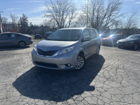 Silver 2014 Toyota Sienna XLE 7-Passenger for sale in Pottstown, PA