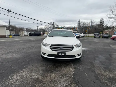 More photos of 2018 Ford Taurus SEL at Reliable Car Connection, PA
