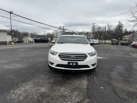 More photos of 2018 Ford Taurus SEL at Reliable Car Connection, PA