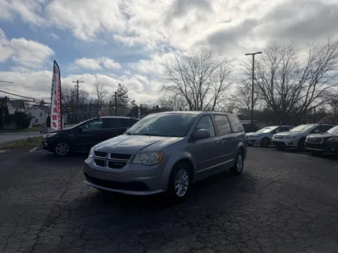 Photos of 2014 Dodge Grand Caravan SXT for sale in Pottstown, PA at Reliable Car Connection