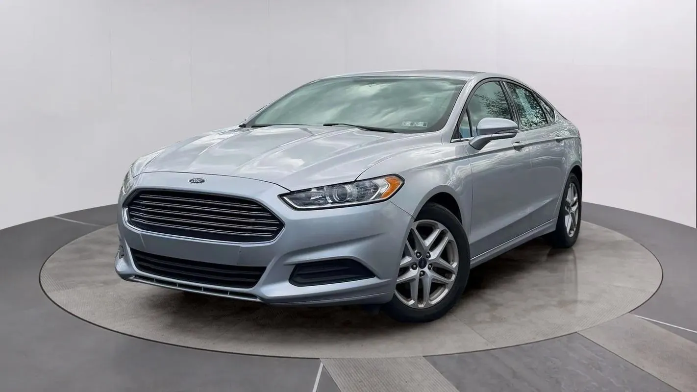 Silver 2016 Ford Fusion SE for sale in Pottstown, PA