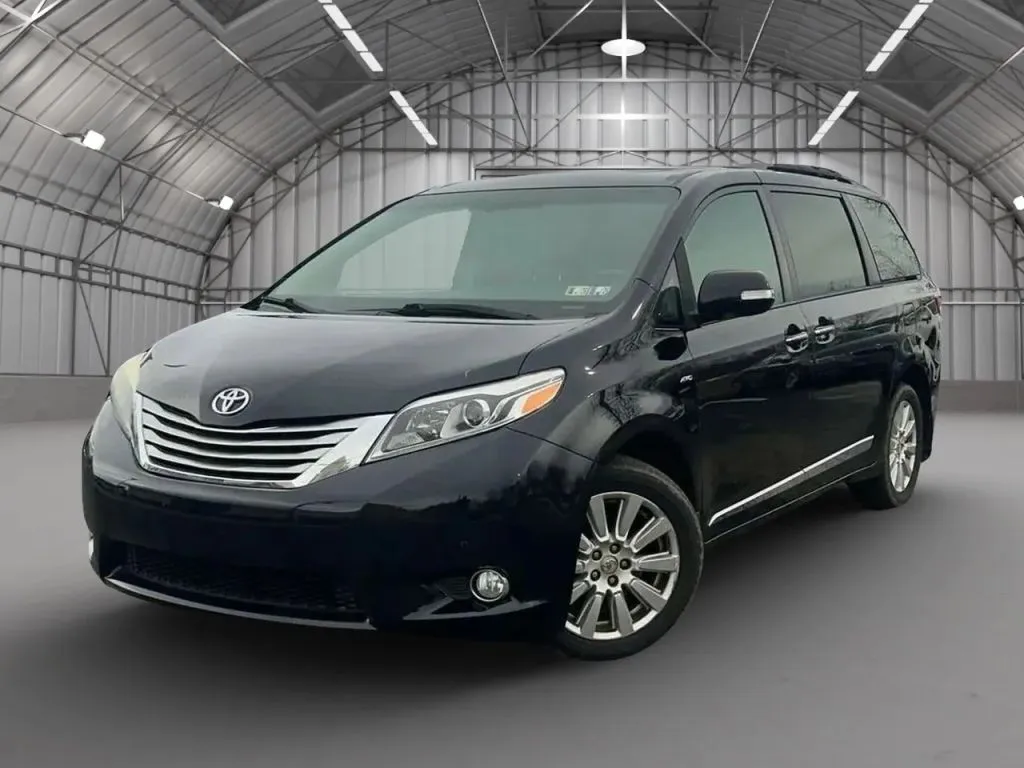 2017 Toyota Sienna Limited V6 AWD 7-Passenger's photo