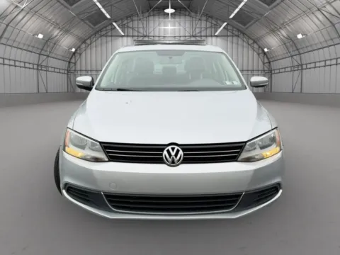More photos of 2013 Volkswagen Jetta 2.5L SE Sedan 4D at Reliable Car Connection, PA