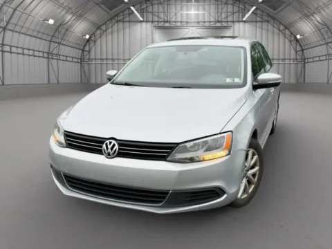 More photos of 2013 Volkswagen Jetta 2.5L SE Sedan 4D at Reliable Car Connection, PA