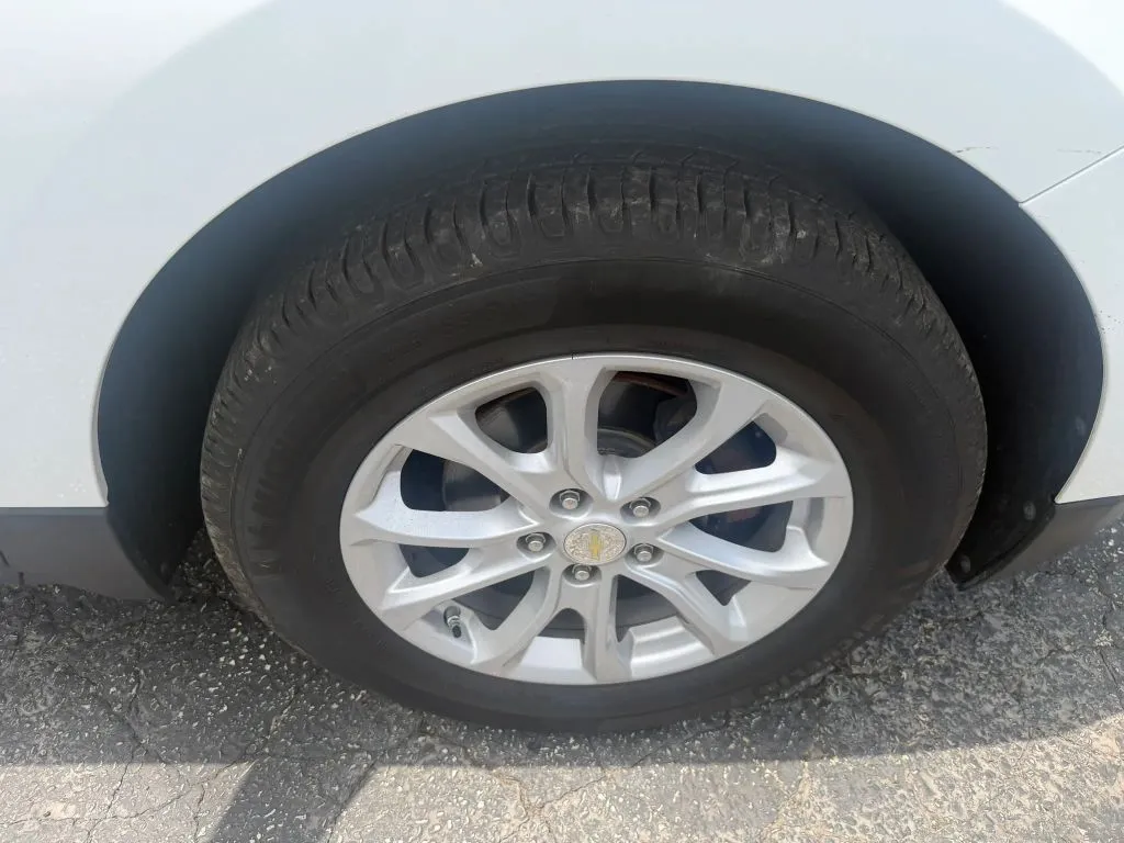 2020 Chevrolet Equinox LS - Photo 14
