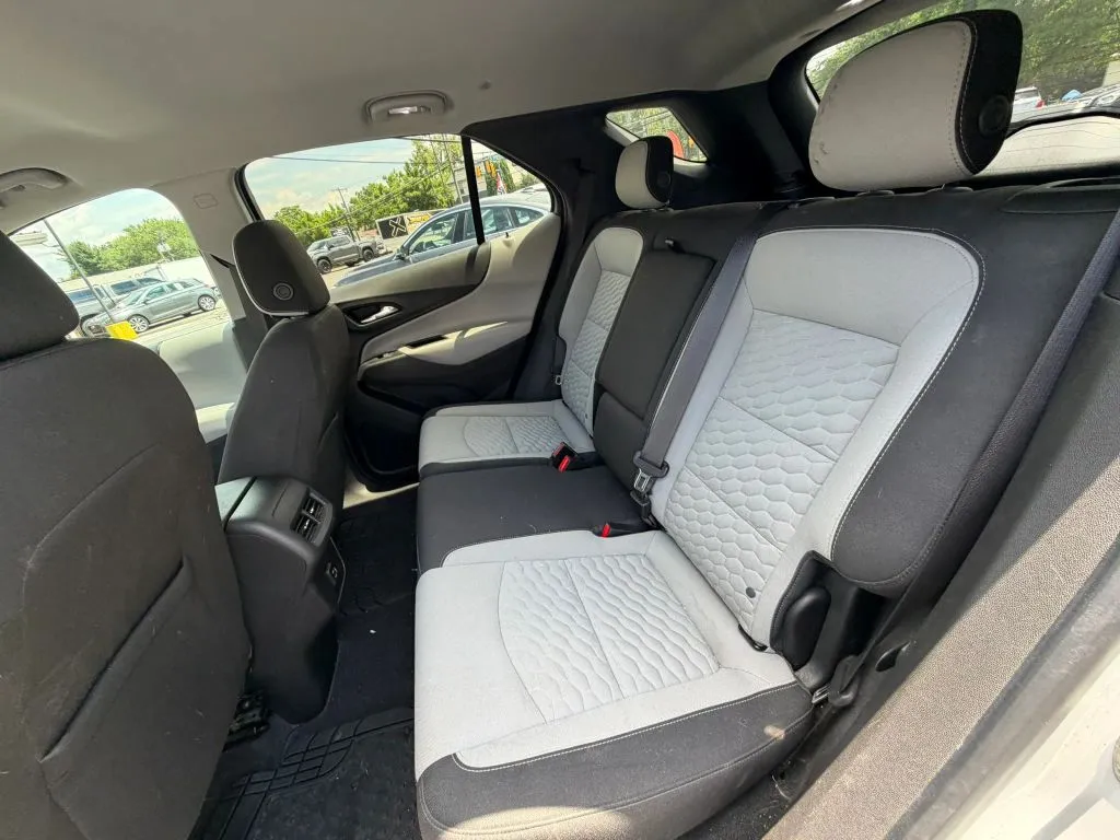 2020 Chevrolet Equinox LS - Photo 32