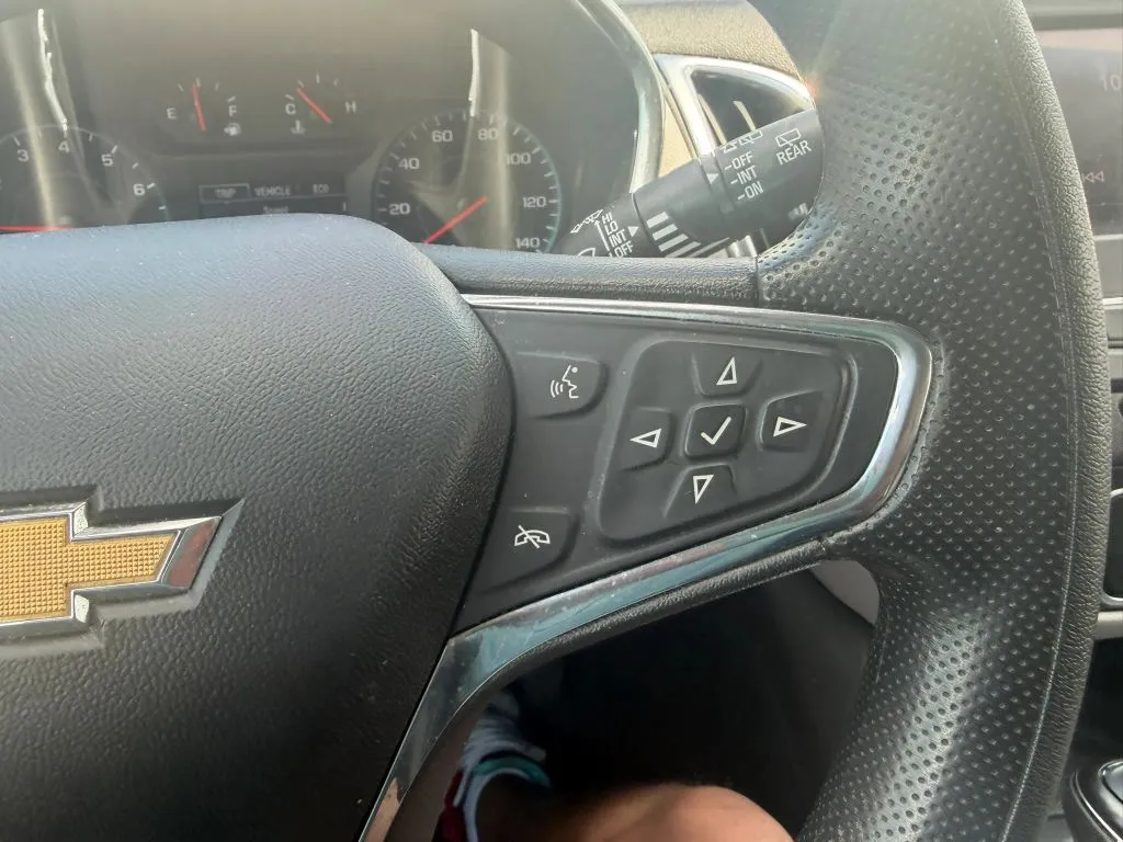 2020 Chevrolet Equinox LS - Photo 24