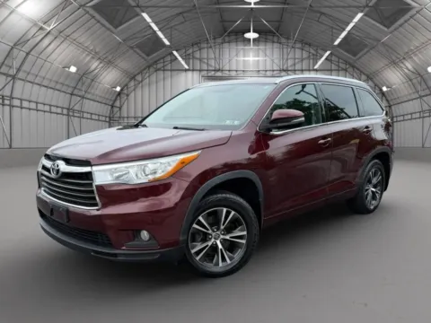 Red 2016 Toyota Highlander XLE Sport Utility 4D for sale in Pottstown, PA