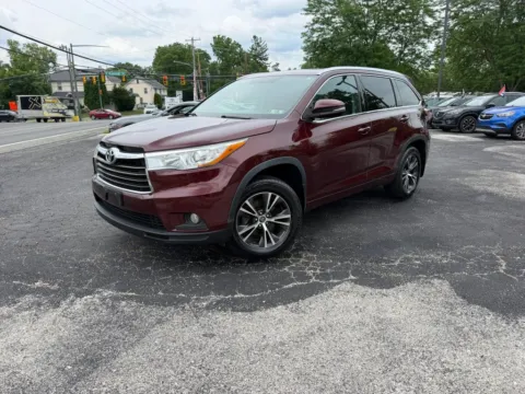 More photos of 2016 Toyota Highlander XLE Sport Utility 4D at Reliable Car Connection, PA