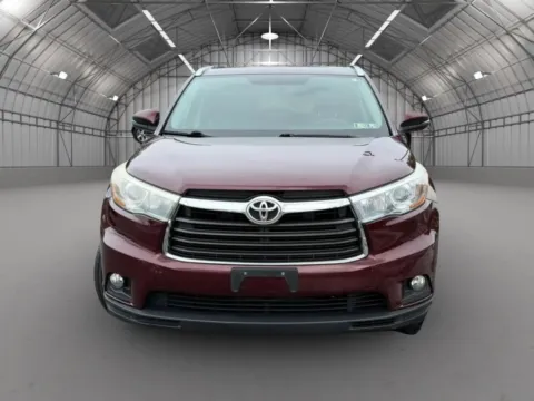 More photos of 2016 Toyota Highlander XLE Sport Utility 4D at Reliable Car Connection, PA