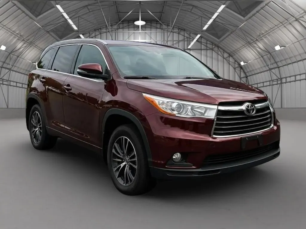Red 2016 Toyota Highlander XLE Sport Utility 4D for sale in Pottstown, PA