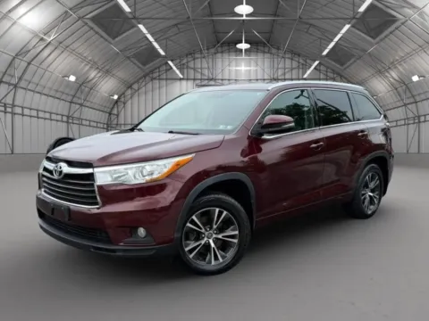 Photos of 2016 Toyota Highlander XLE Sport Utility 4D for sale in Pottstown, PA at Reliable Car Connection