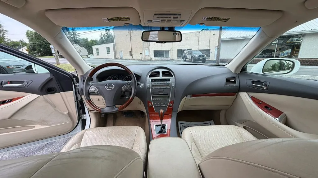 2011 Lexus ES 350 - Photo 38