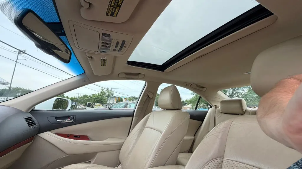 2011 Lexus ES 350 - Photo 33