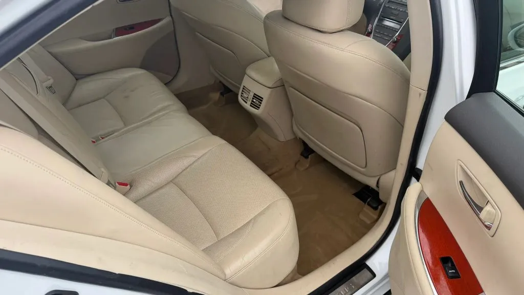 2011 Lexus ES 350 - Photo 41