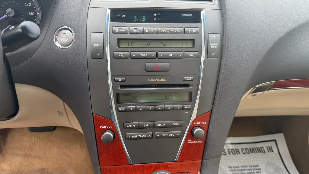 2011 Lexus ES 350 - Photo 37