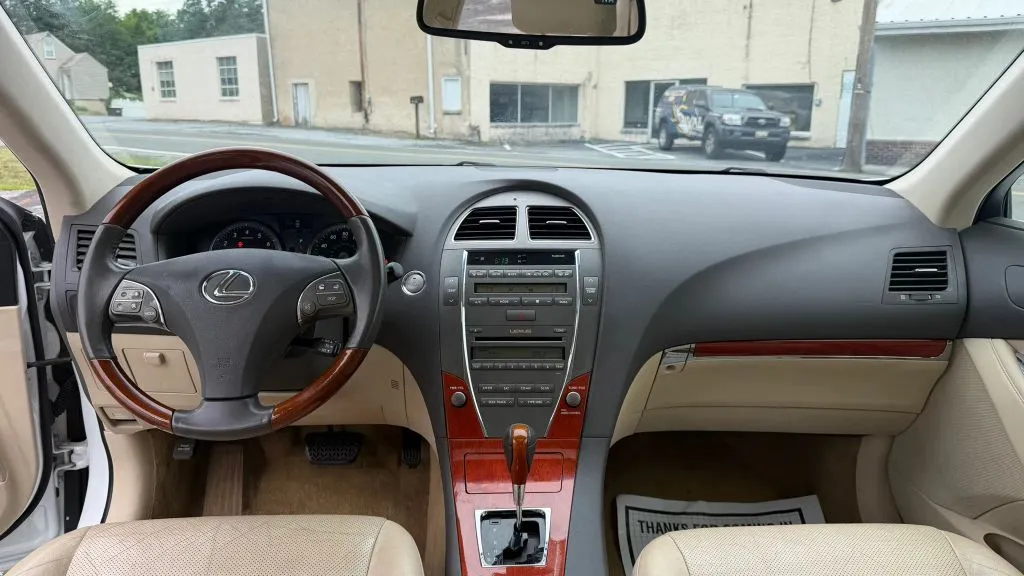 2011 Lexus ES 350 - Photo 39