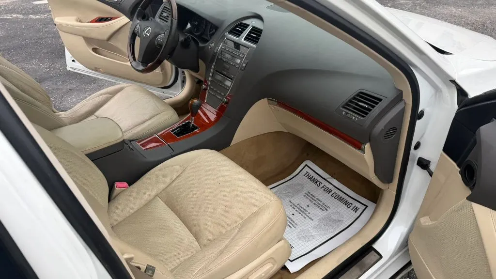2011 Lexus ES 350 - Photo 42