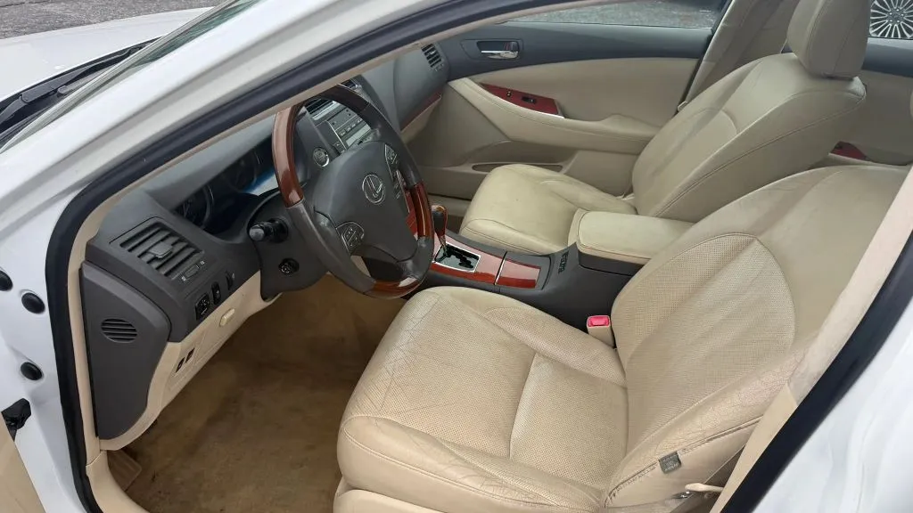 2011 Lexus ES 350 - Photo 27