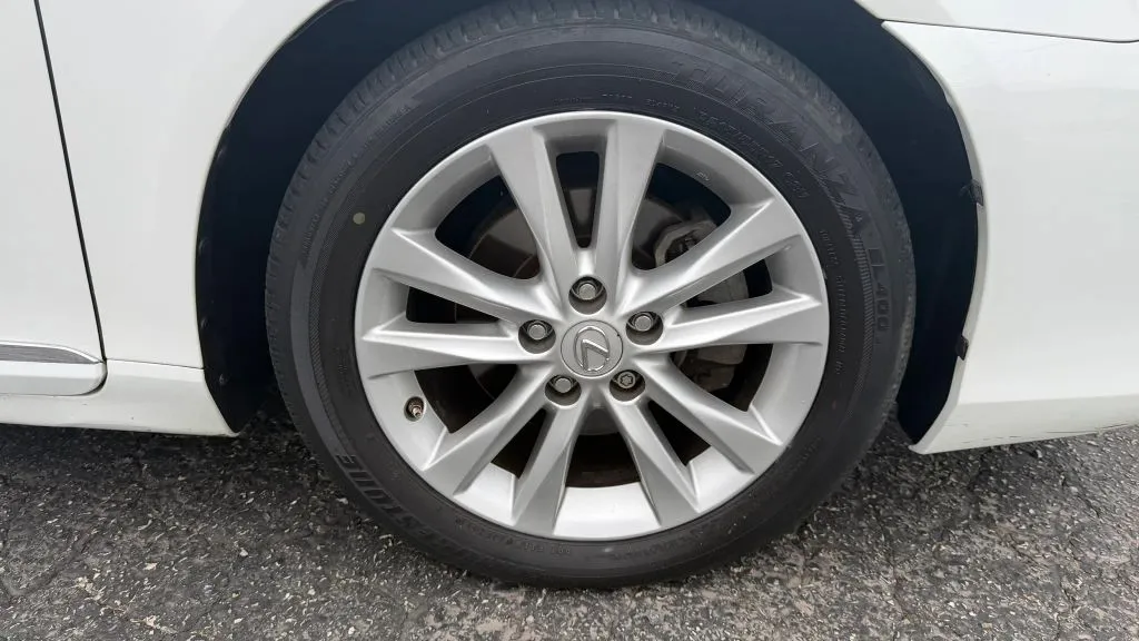 2011 Lexus ES 350 - Photo 43