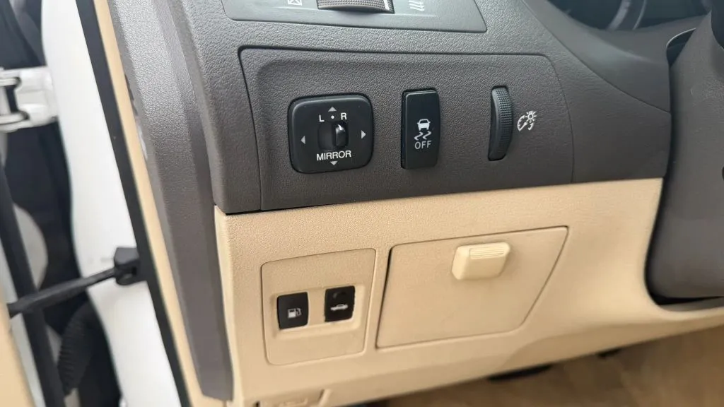 2011 Lexus ES 350 - Photo 31