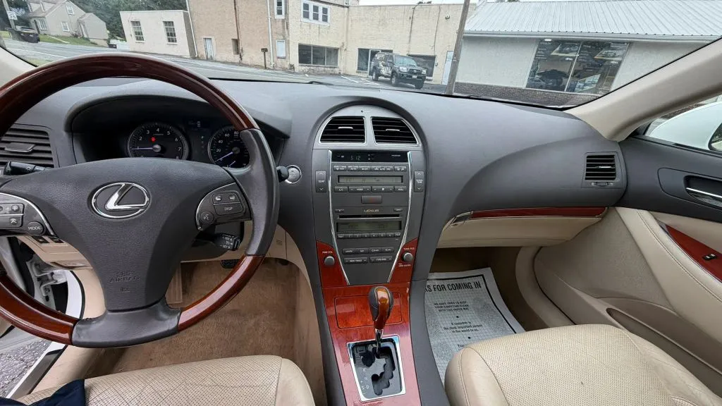 2011 Lexus ES 350 - Photo 34