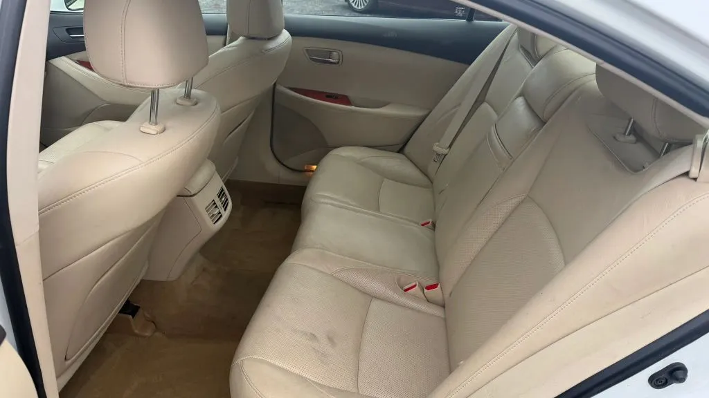 2011 Lexus ES 350 - Photo 40