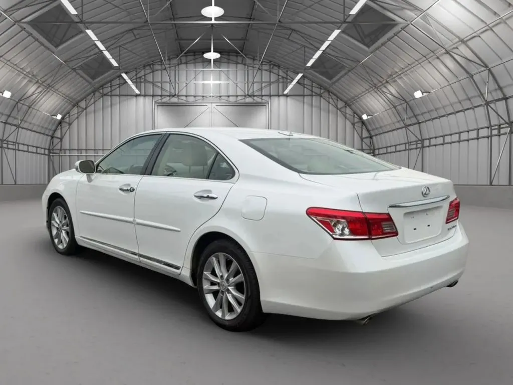 2011 Lexus ES 350 - Photo 22